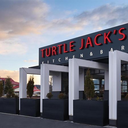 Doubletree By Hilton West Kelowna Exterior photo