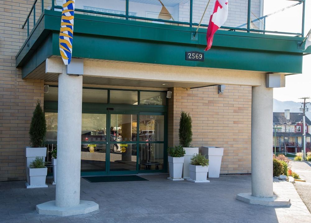 Doubletree By Hilton West Kelowna Exterior photo