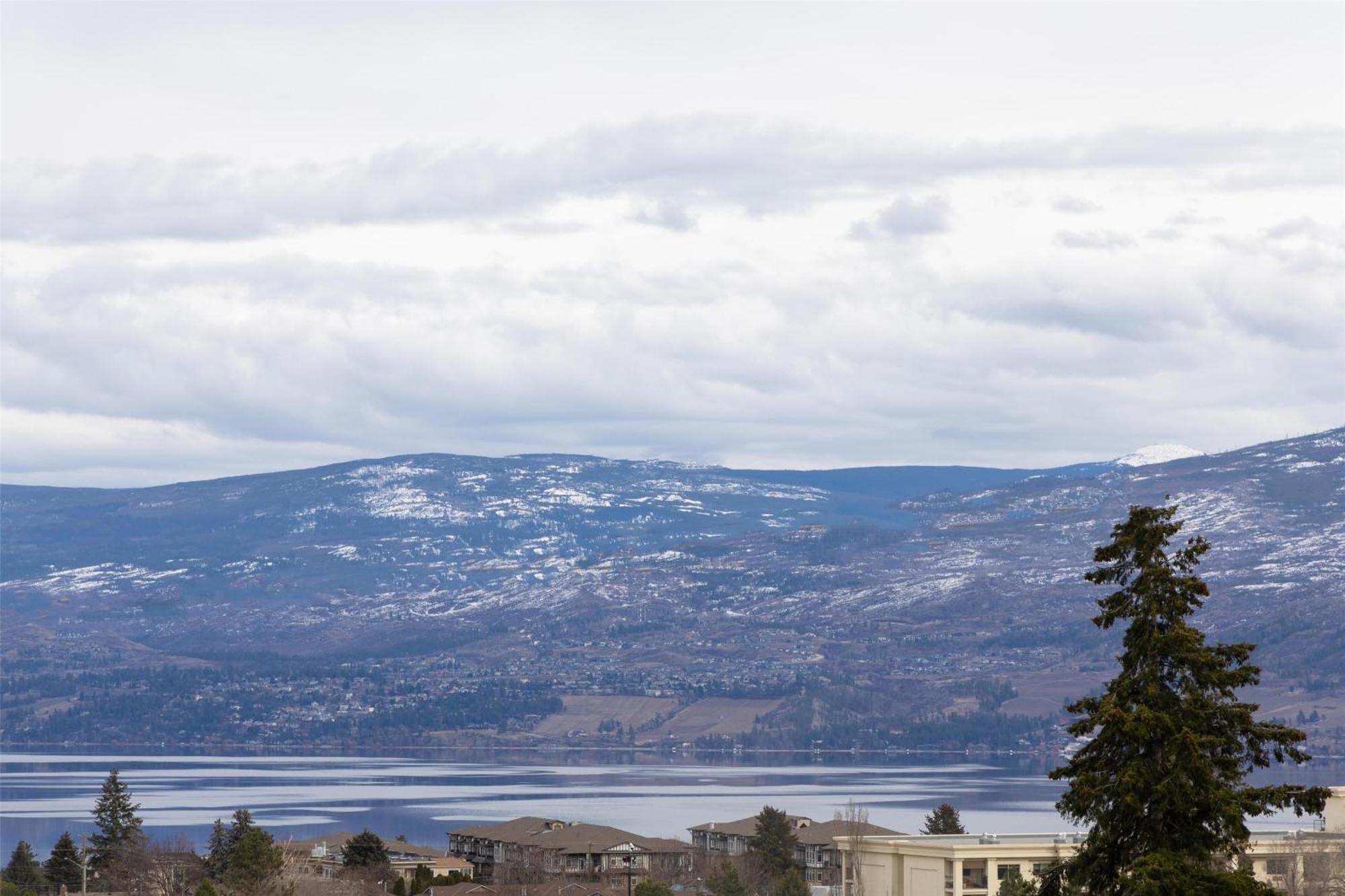 Doubletree By Hilton West Kelowna Exterior photo