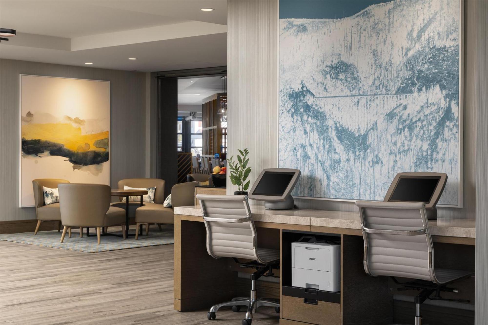 Doubletree By Hilton West Kelowna Exterior photo