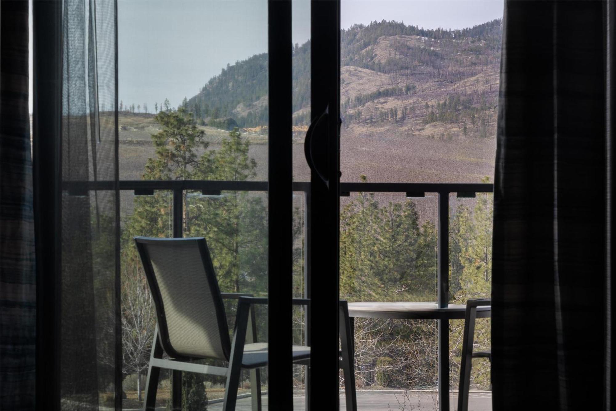 Doubletree By Hilton West Kelowna Exterior photo
