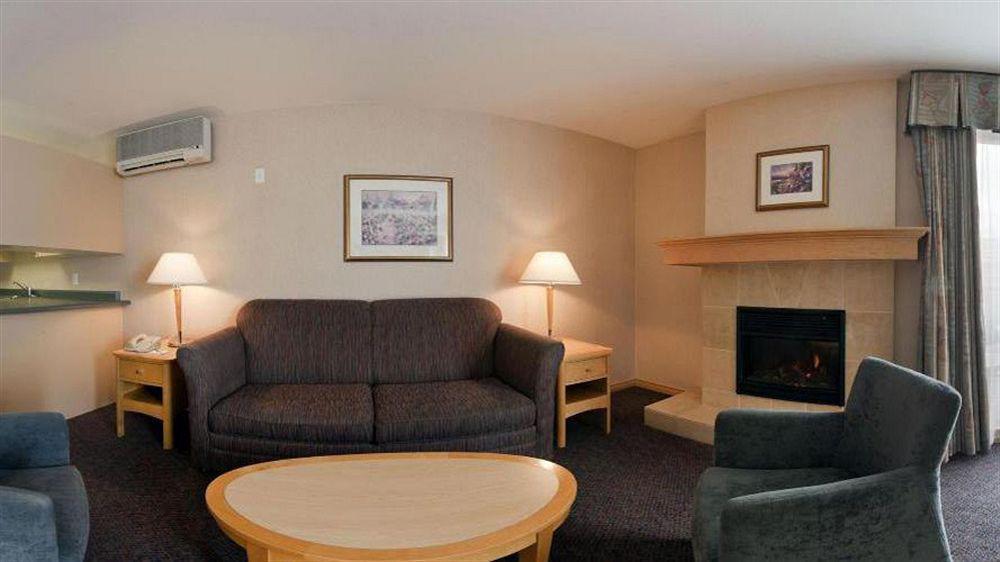 Doubletree By Hilton West Kelowna Exterior photo